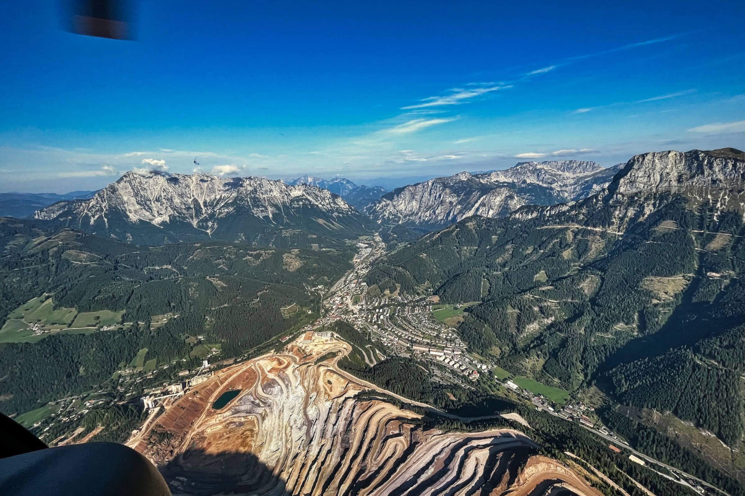 Gesäuse-Helikopter-Tour: Alpenpanorama & Erzberg-Erlebnis ab Niederöblarn - 60 min. 