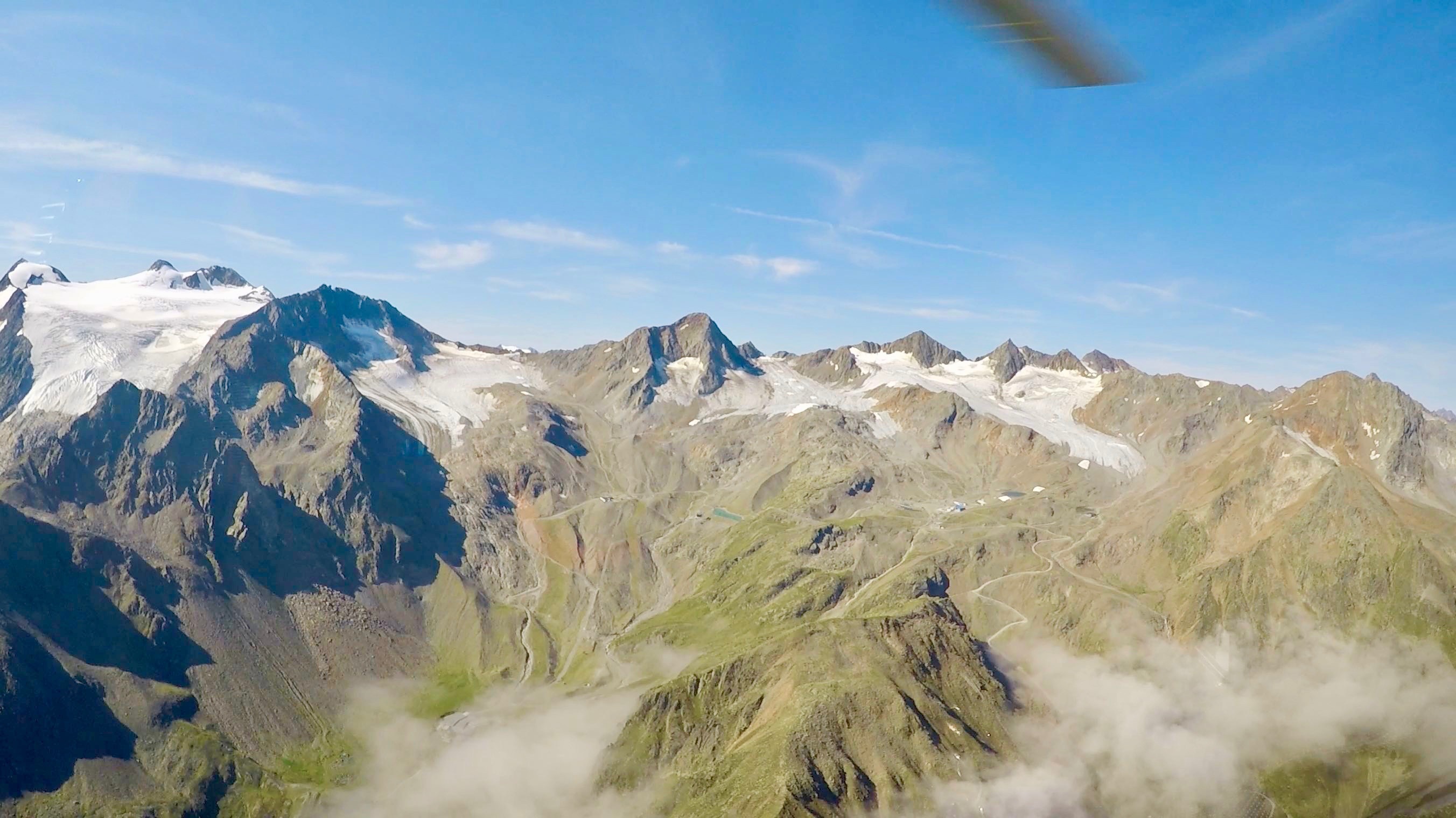 Helicopter Glacier Tour in Tyrol for 3 Groups
